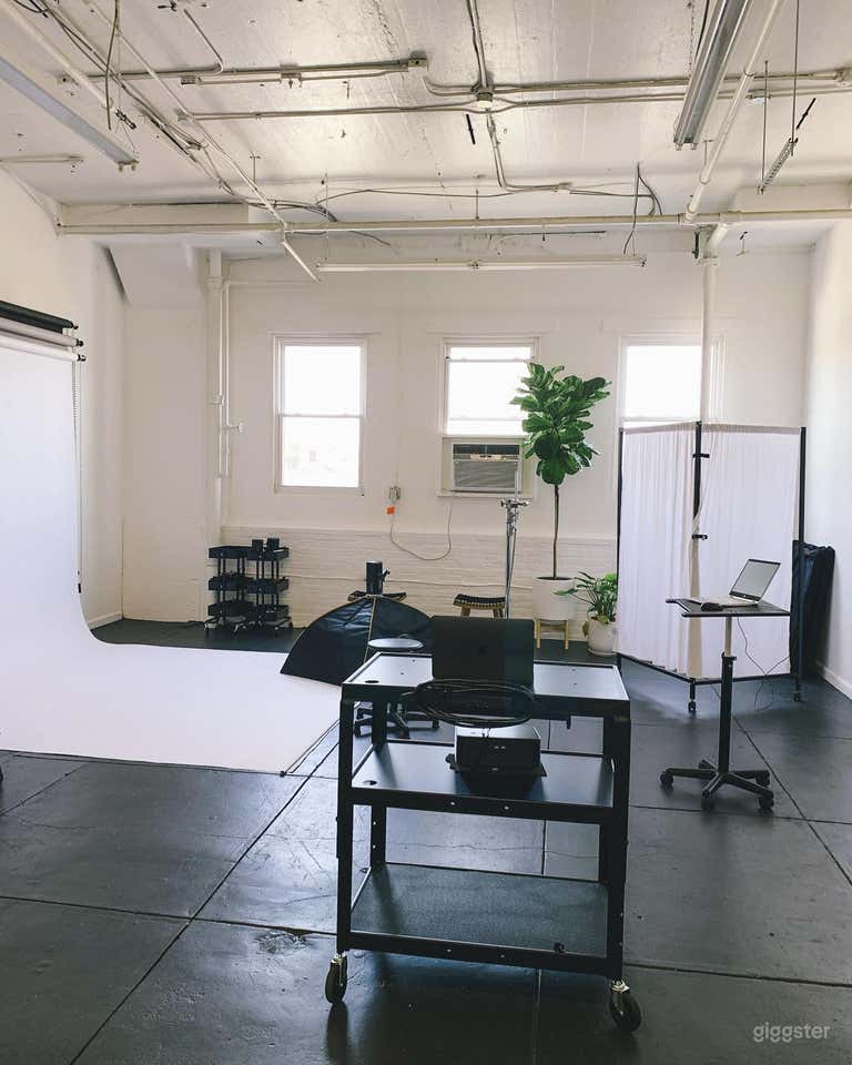  Chic Urban Style Studio  