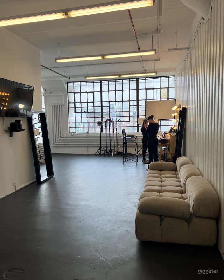  Chic Urban Style Studio  