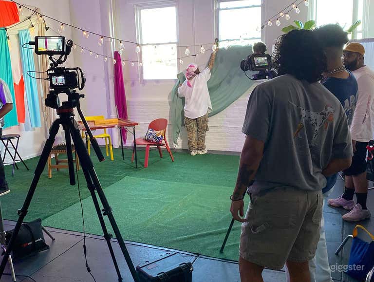  Chic Urban Style Studio  