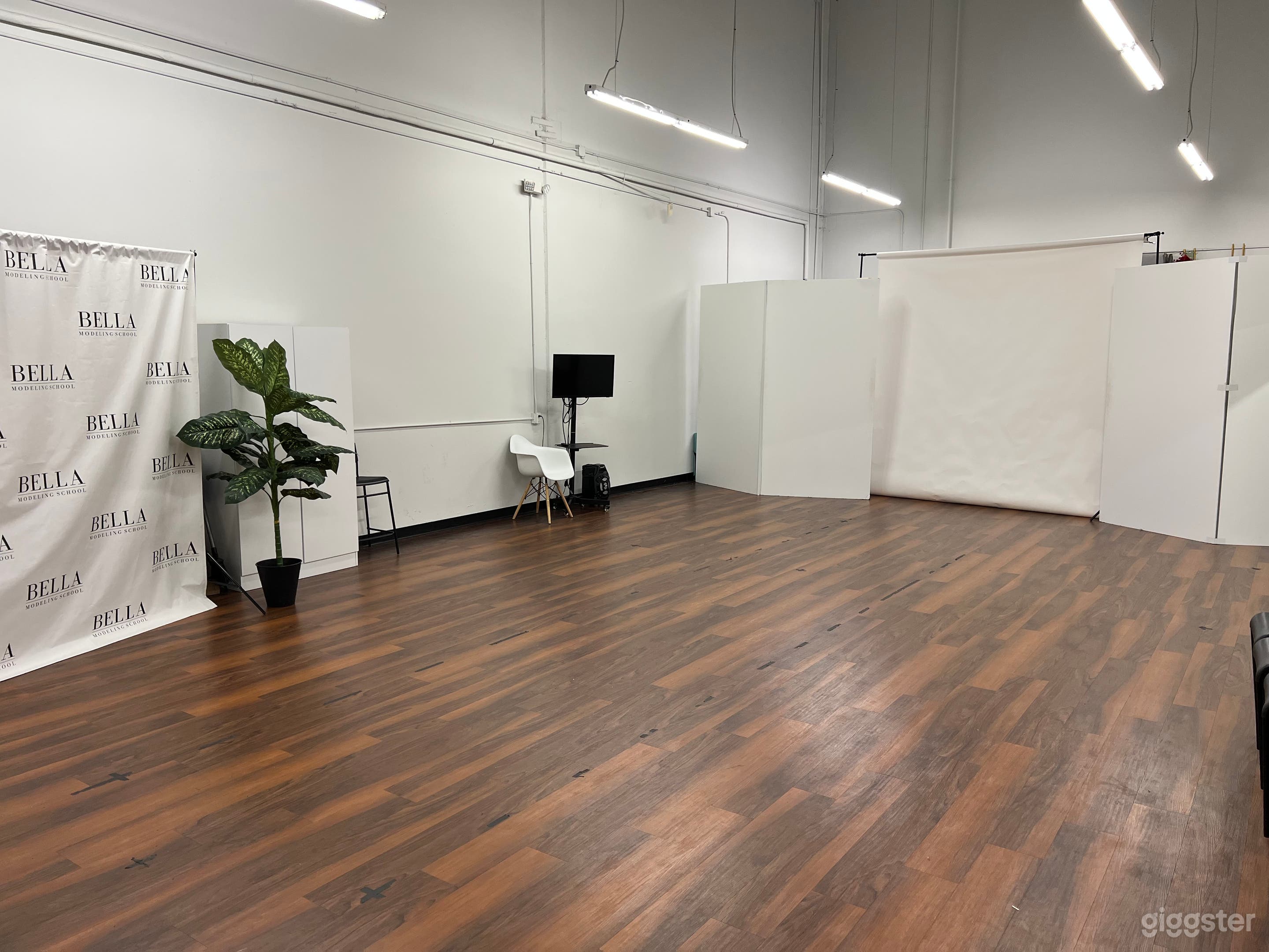 Spacious Studio For Modeling &amp; Photography  Photo 1