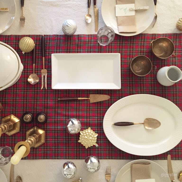  Echanting Light filled Tudor on Lg Lot + iViews 