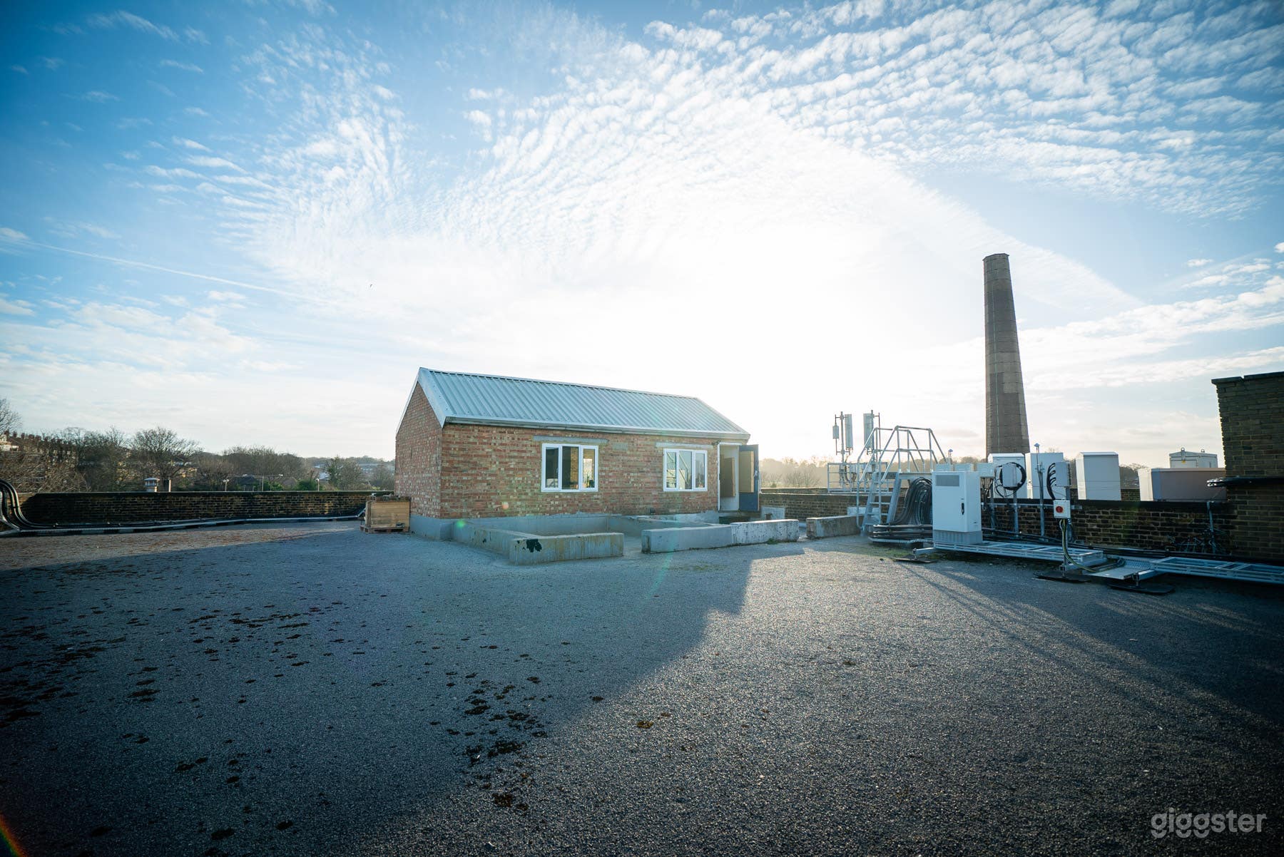 Crixus Studios/ valid Photo 1