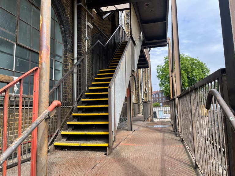  Crixus Studios/ valid 