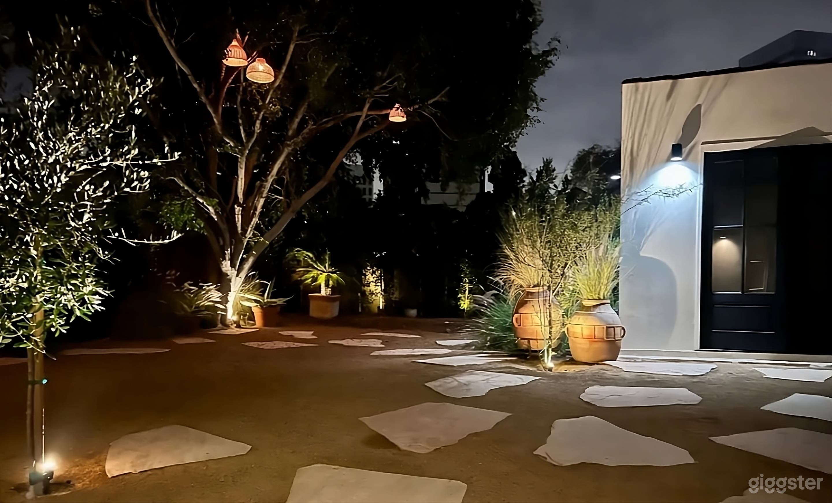 Intimate Backyard Hideaway Photo 4