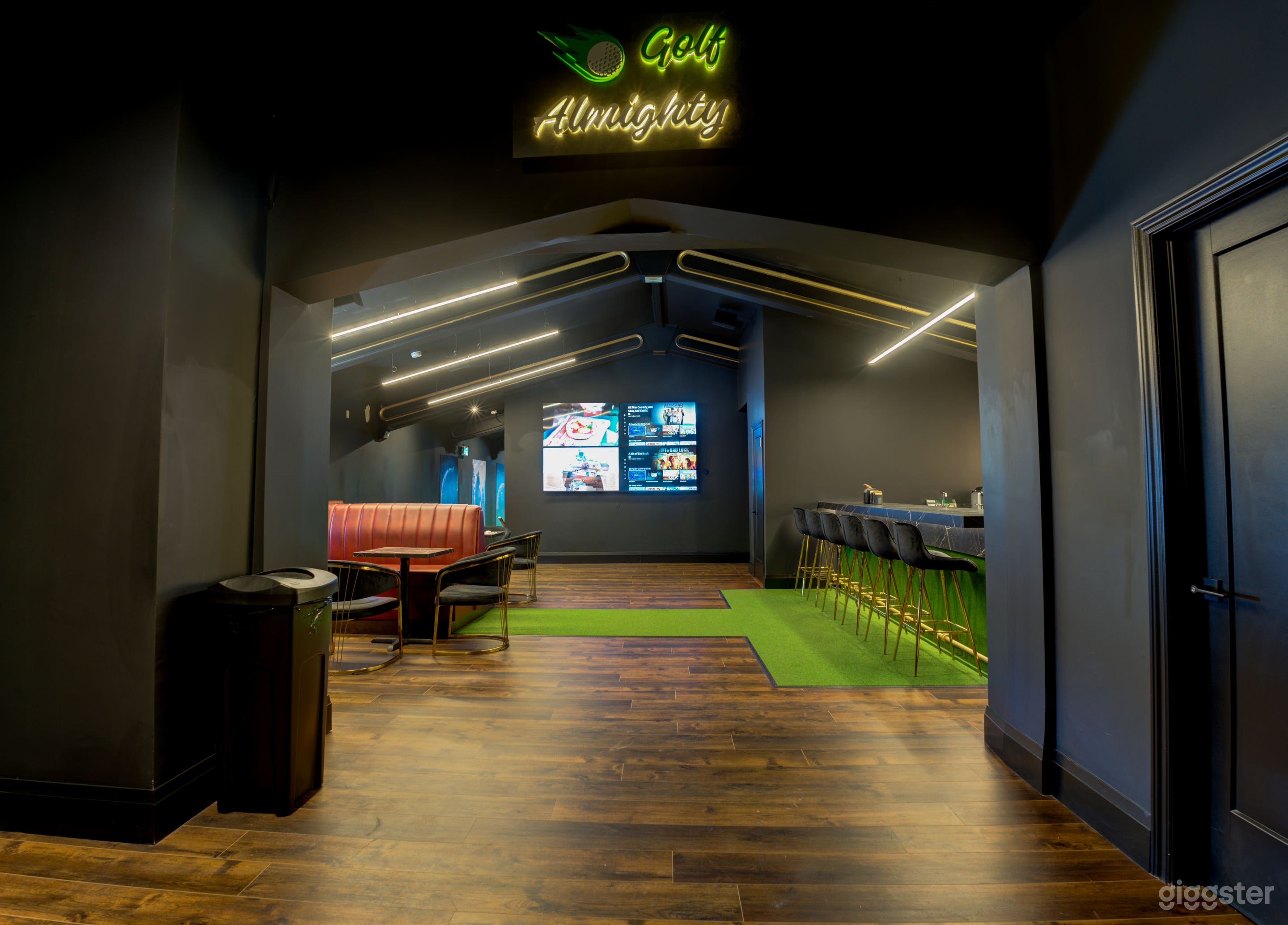 Indoor Golf Simulator &amp; Sports Bar Lounge Photo 4