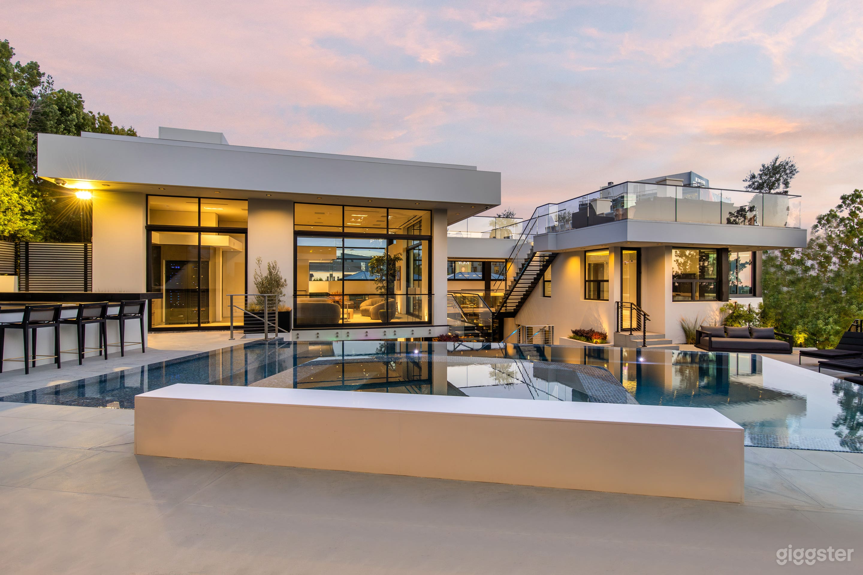 ULTRA-LUXE SMART VILLA WITH ROOFTOP &amp; POOL Photo 2