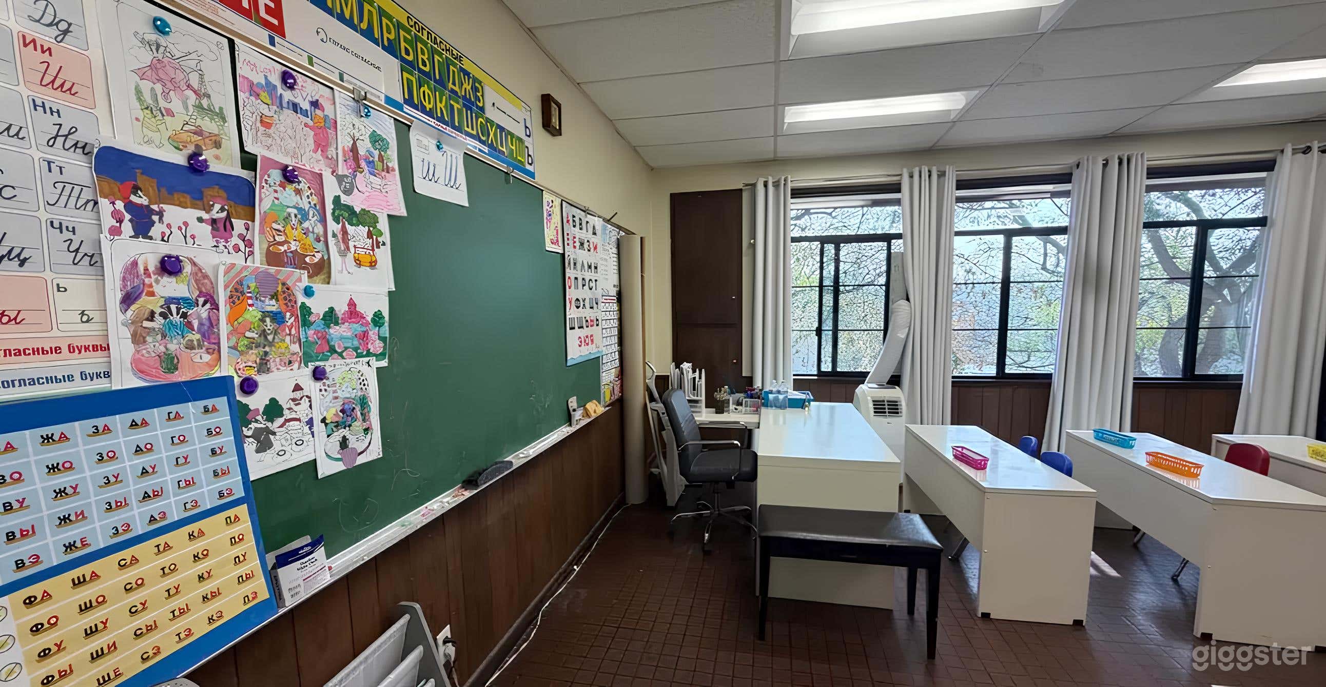 Classroom with Authentic Atmosphere Photo 2