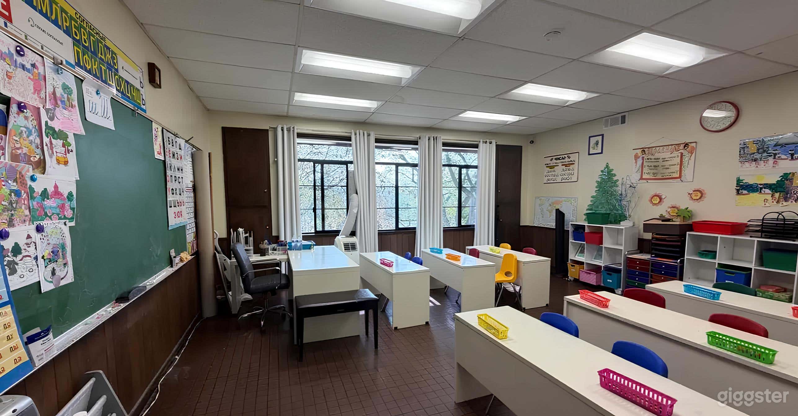 Classroom with Authentic Atmosphere Photo 3