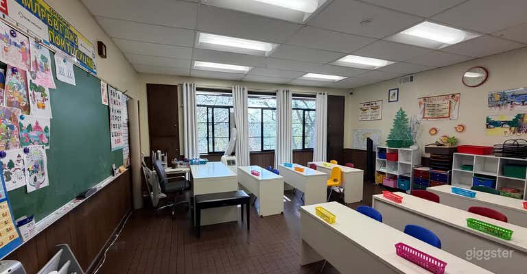  Classroom with Authentic Atmosphere 