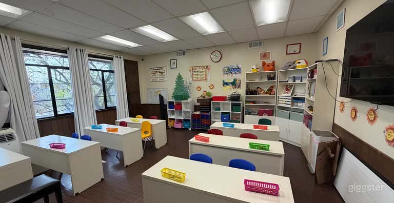  Classroom with Authentic Atmosphere 
