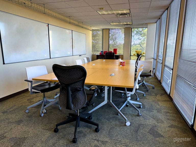  Bright Conference & Meeting Room with Large Table 