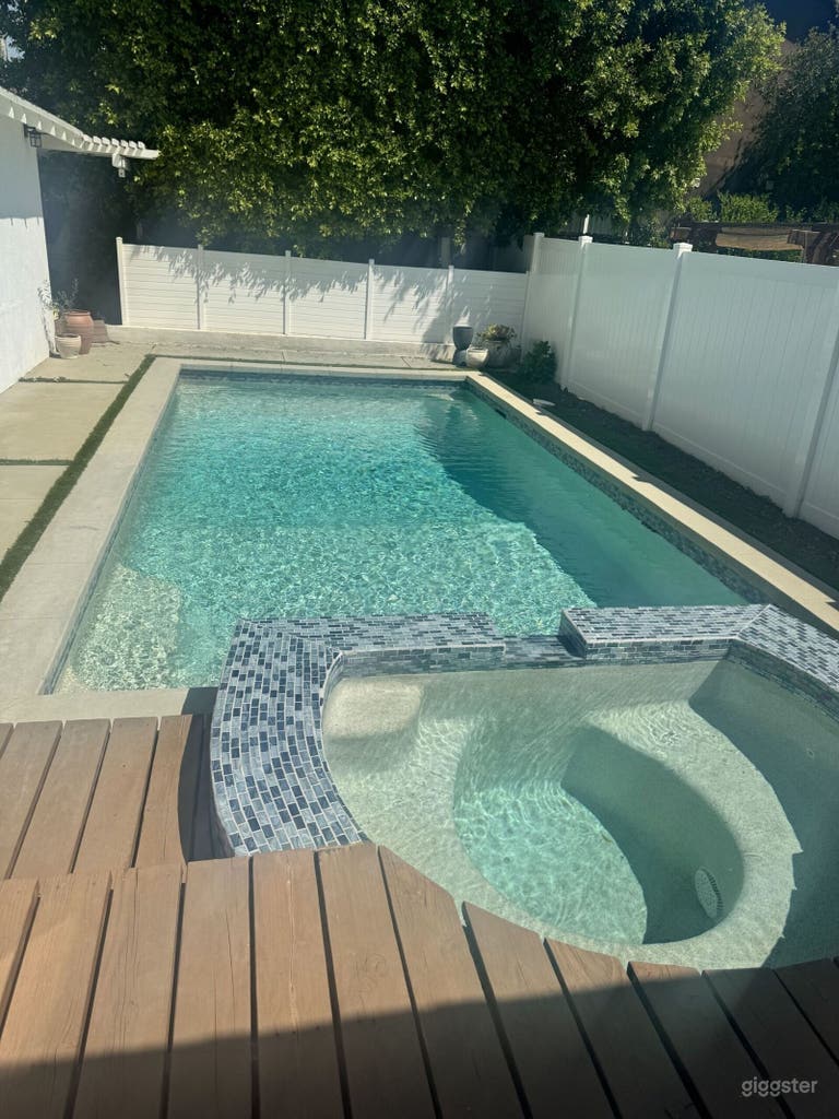  Niedlicher Hinterhofpool im Tal: Schwimmbad 