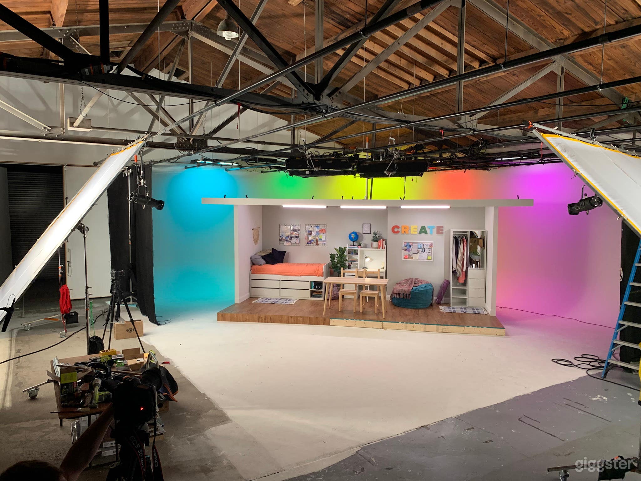 7000 sqft Film Video &amp; Photo studio w/ Pre lit Cyc Photo 1