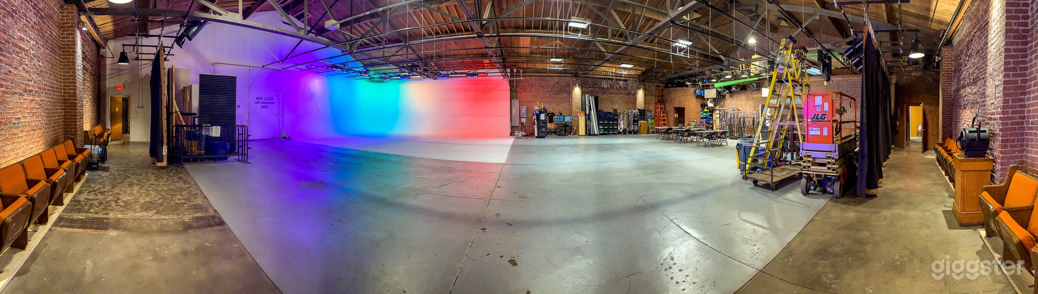 7000 sqft Film Video &amp; Photo studio w/ Pre lit Cyc Photo 2