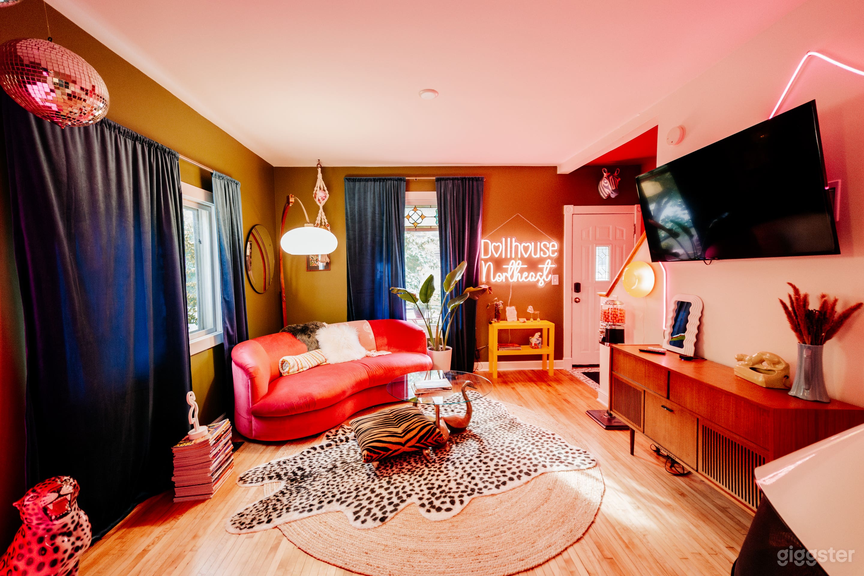 Entry into the Maximalist Living Room 