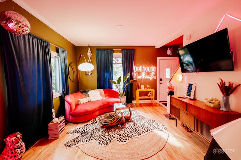  Entry into the Maximalist Living Room  