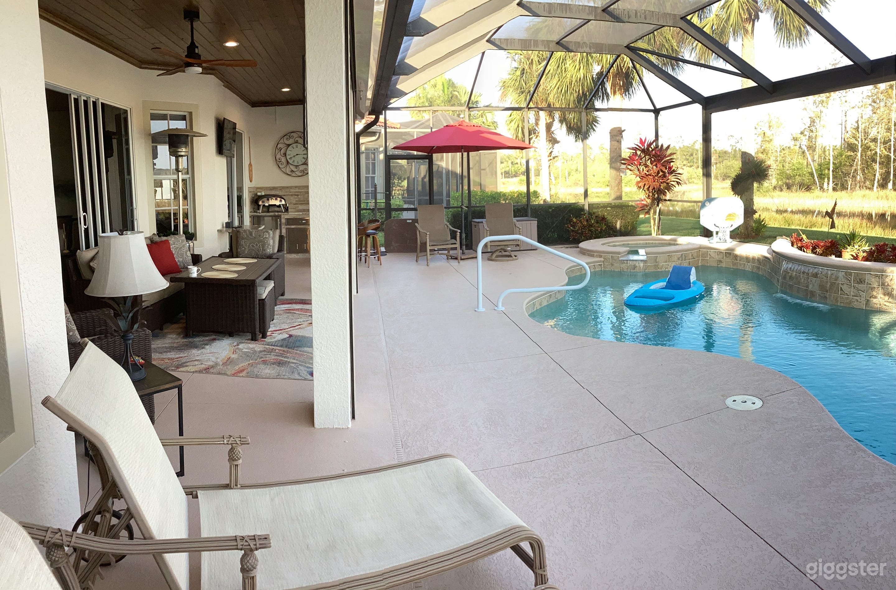 Floridian Pool Home Photo 3