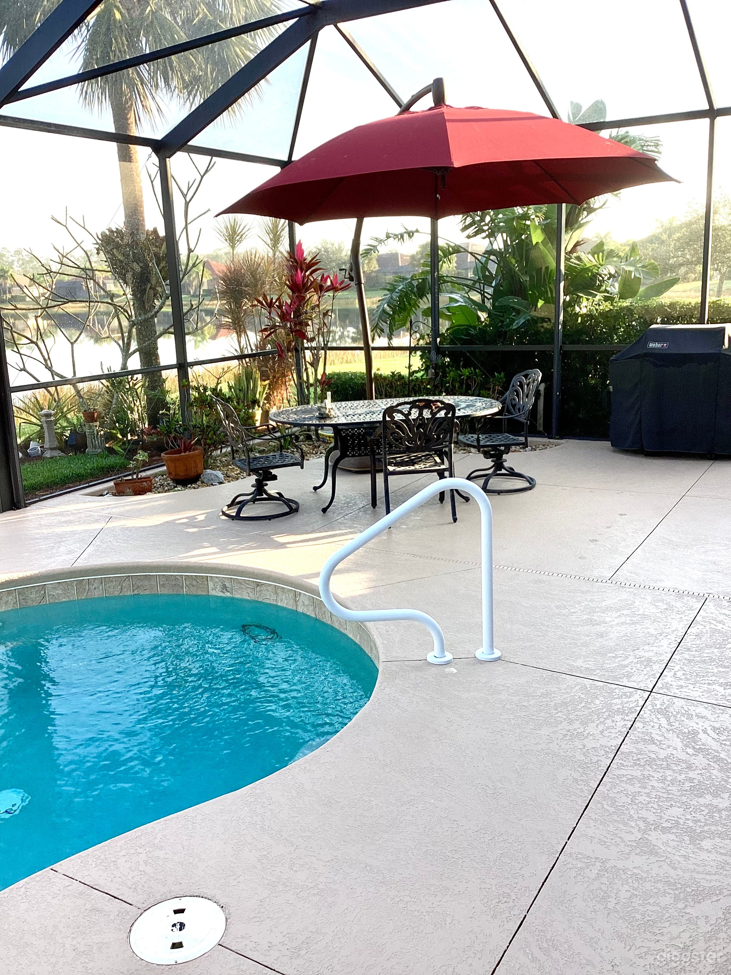 Floridian Pool Home Photo 2