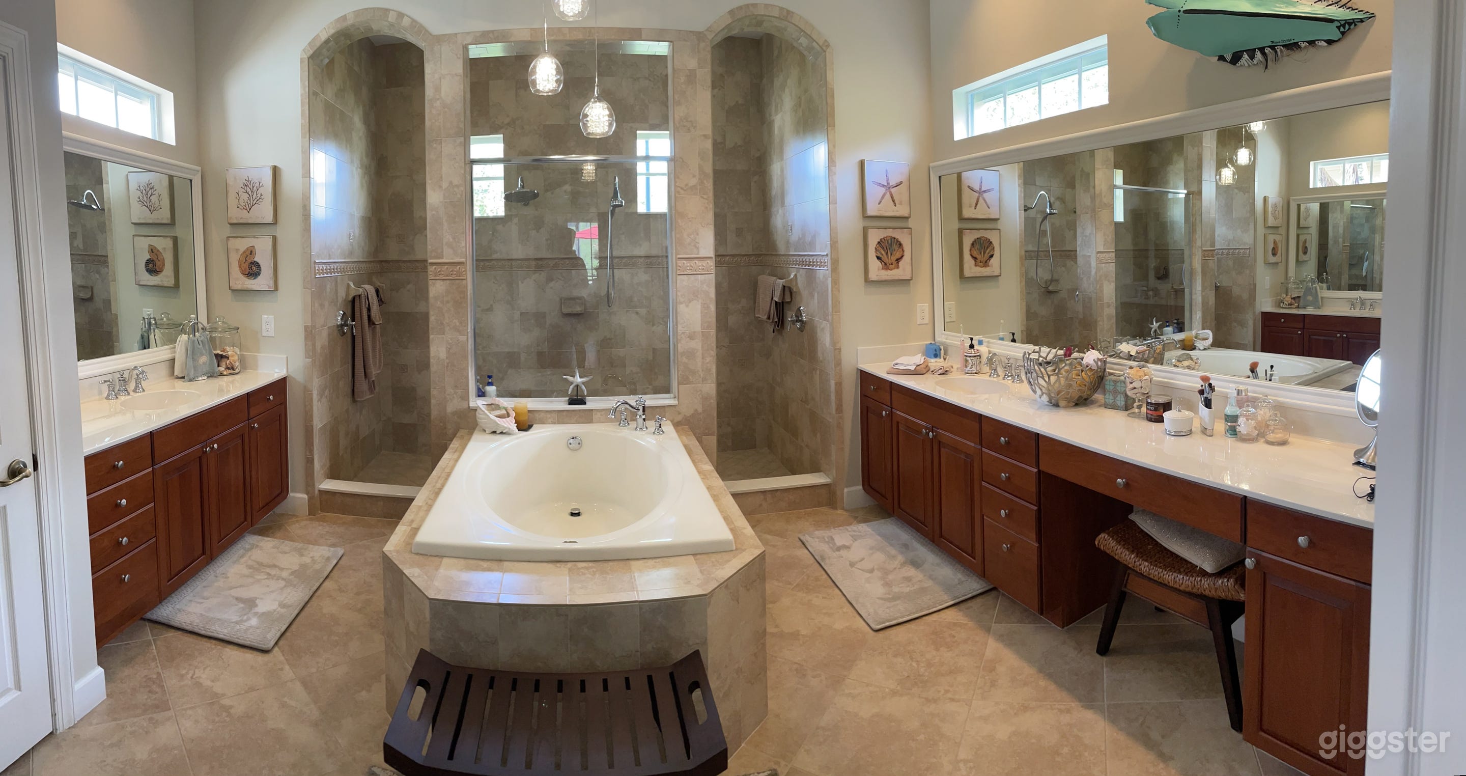 Floridian Pool Home Photo 4