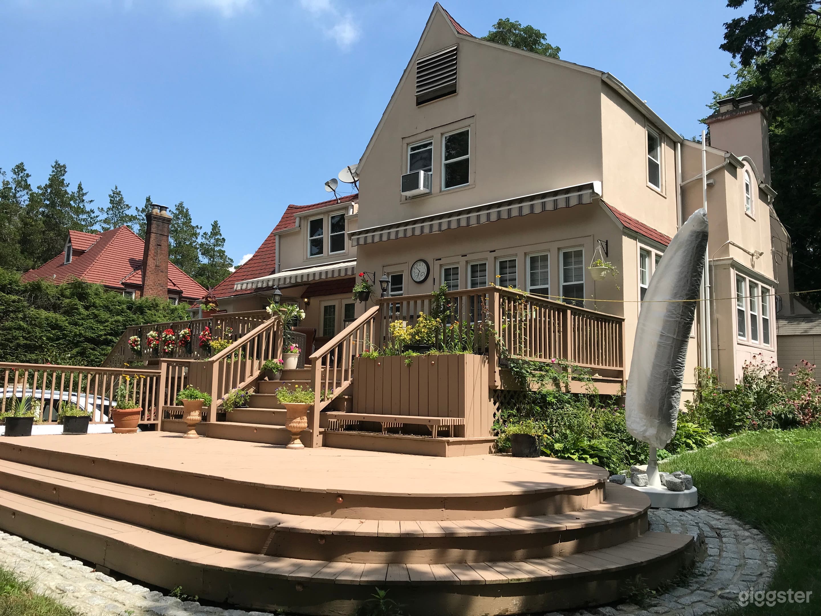 Lower deck/Tanning Deck
