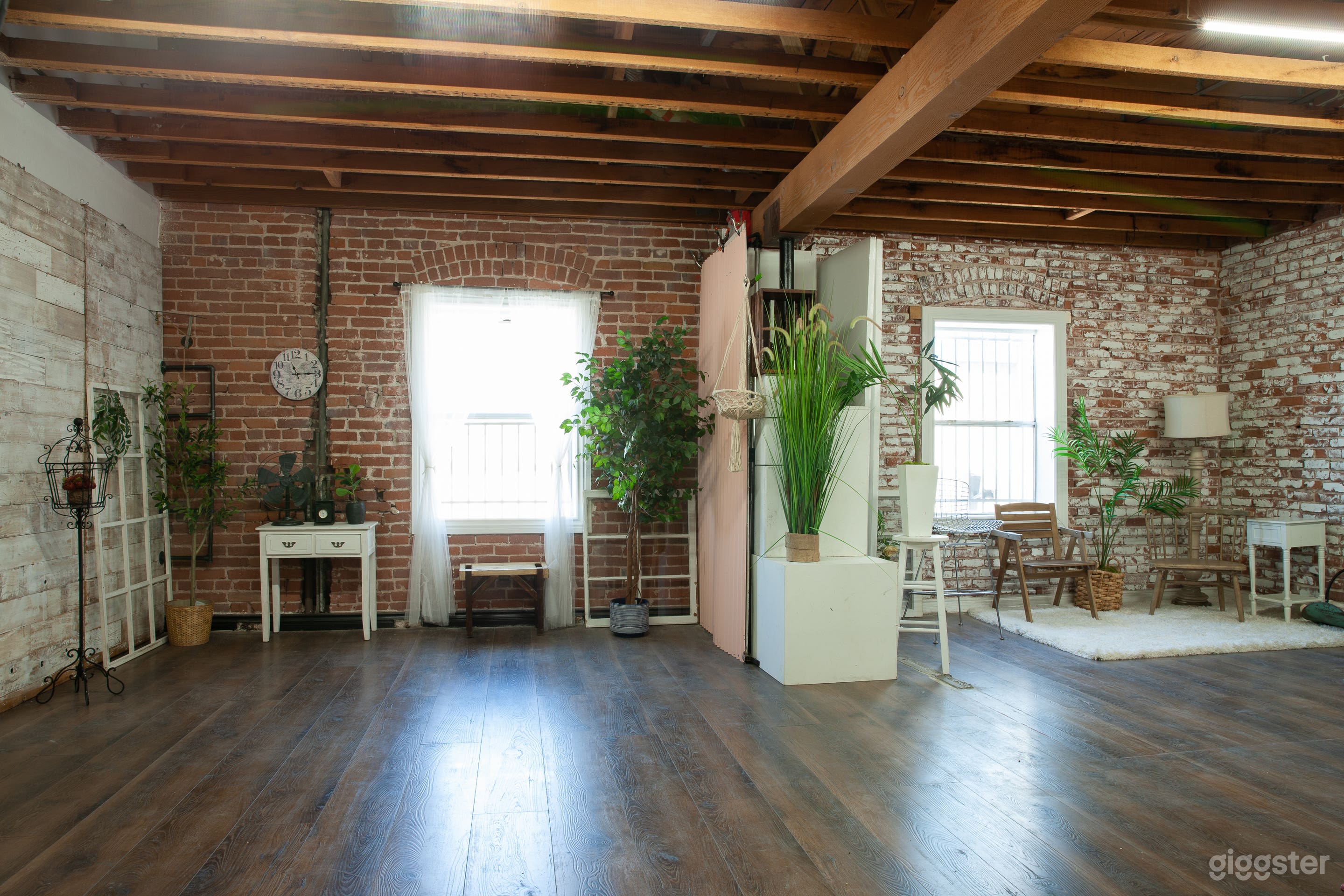 DTLA Vintage Loft Photo Studio Photo 1