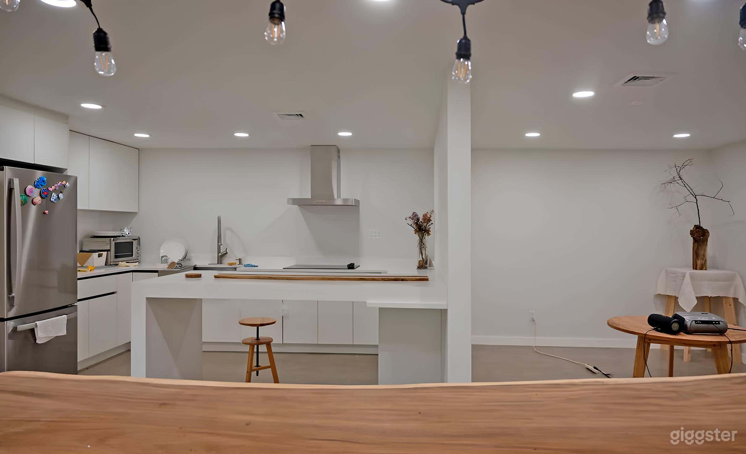 Modern Art Studio with Bright Lights Photo 3