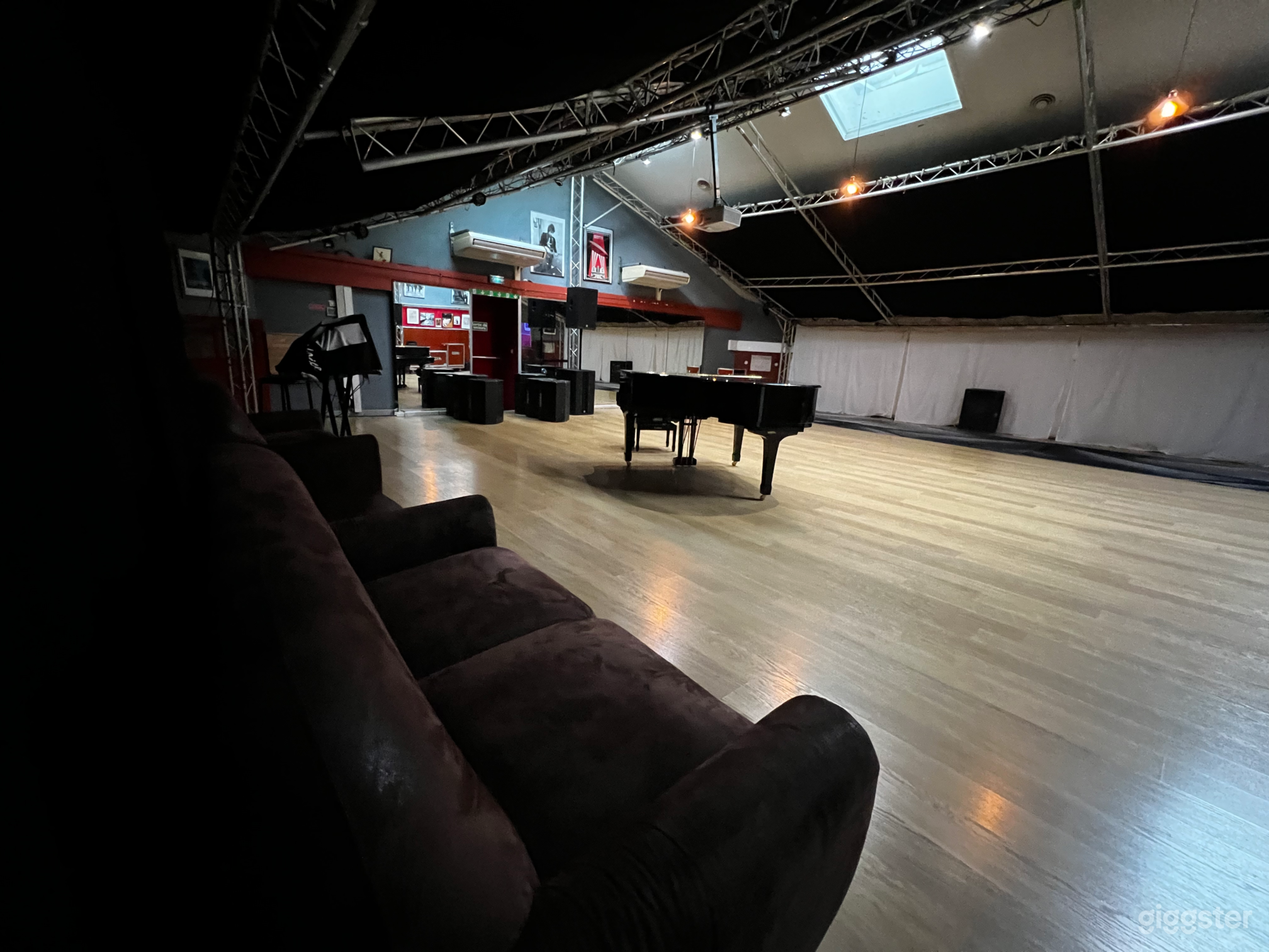 Photo de Studio 2 | 126 m² studio with skylight 3