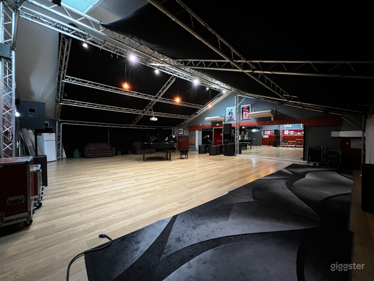  Studio 2 | 126 m² studio with skylight 