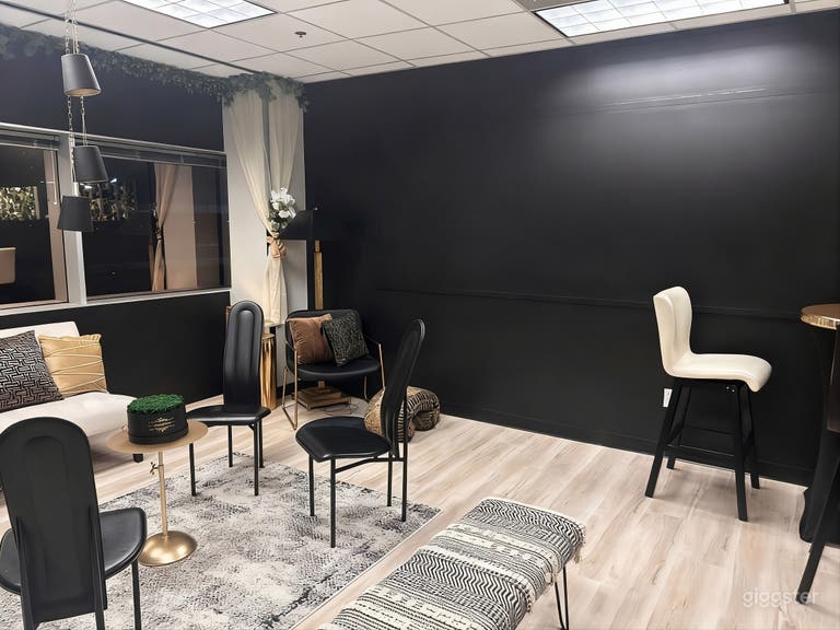  Luxury Executive Lounge & Private Meeting Space 