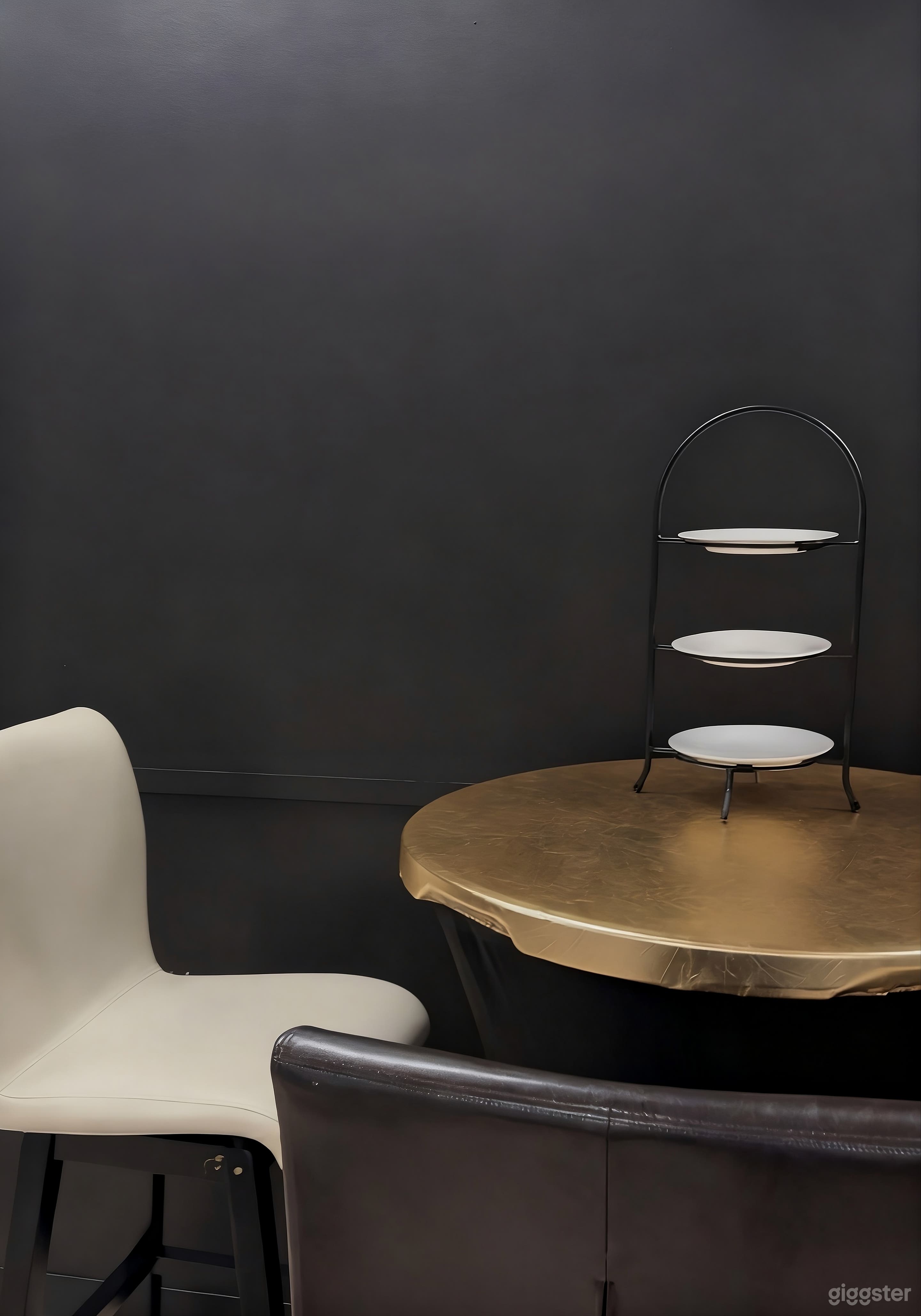 Luxury Executive Lounge & Private Meeting Space Photo 3