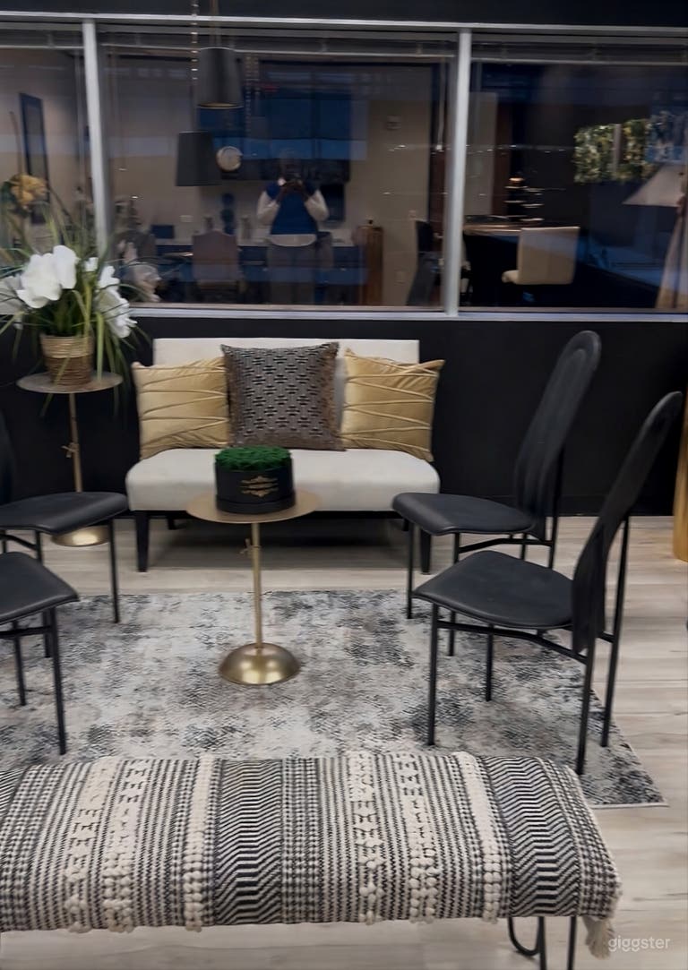  Luxury Executive Lounge & Private Meeting Space 