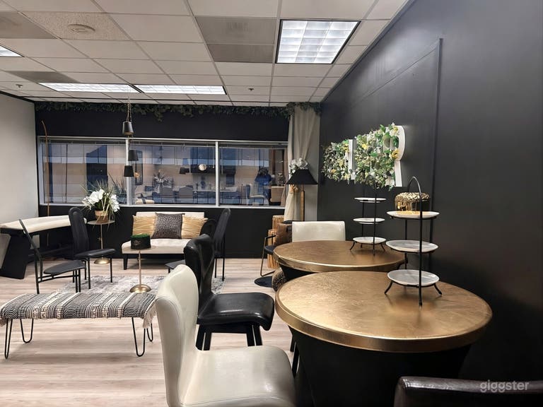  Luxury Executive Lounge & Private Meeting Space 