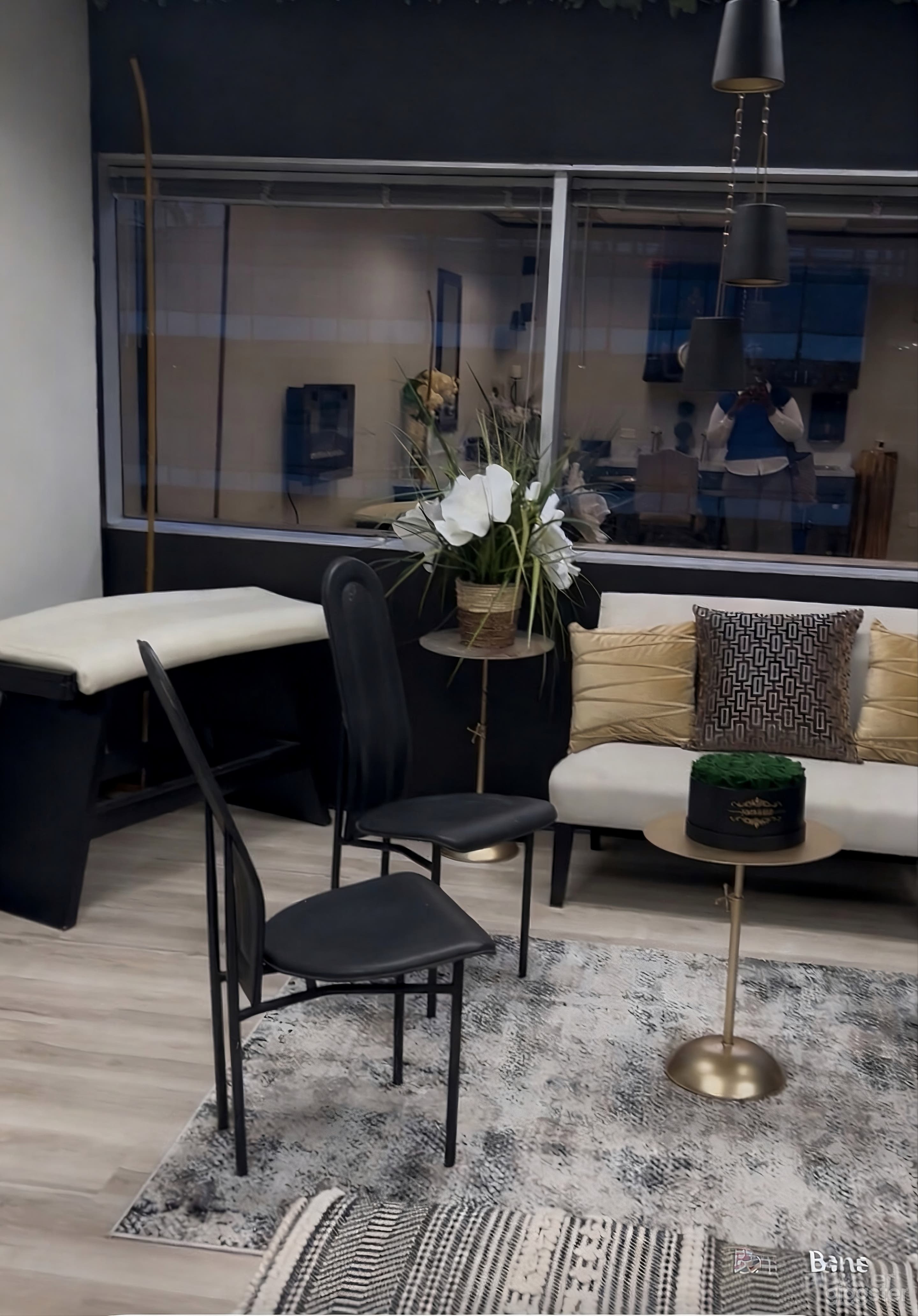 Luxury Executive Lounge & Private Meeting Space Photo 2