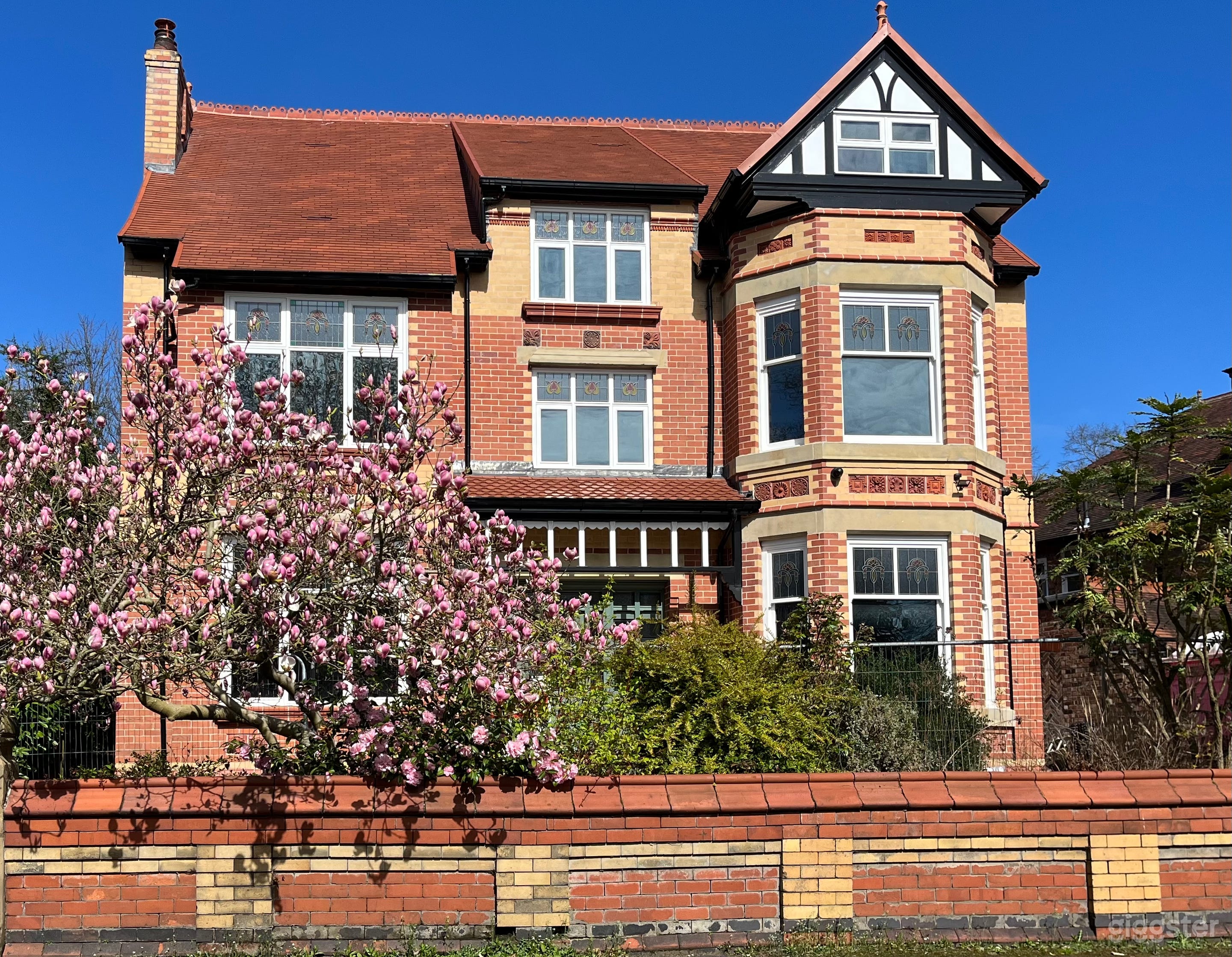 Detached Victorian house Photo 1