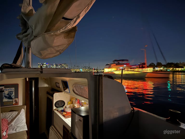  A Retro-Chic 1960’s Sailing Experience 