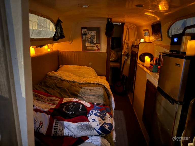  A Retro-Chic 1960’s Sailing Experience 