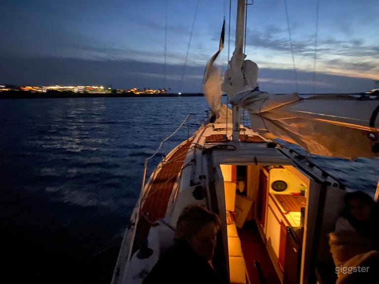  A Retro-Chic 1960’s Sailing Experience 