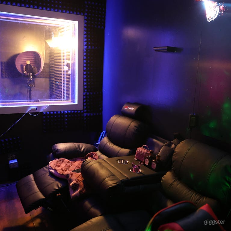  Soundproofed Recording & Content Studio 