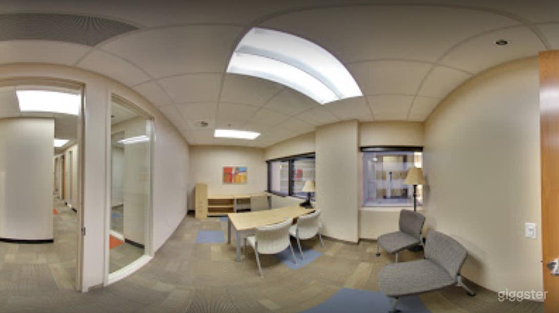 Cozy and Quiet Office Spaces on Broadway Photo 4