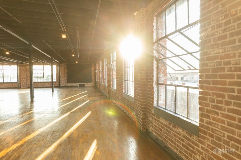  VERSATILE WAREHOUSE COMPLEX: FILM, PHOTO & EVENT  