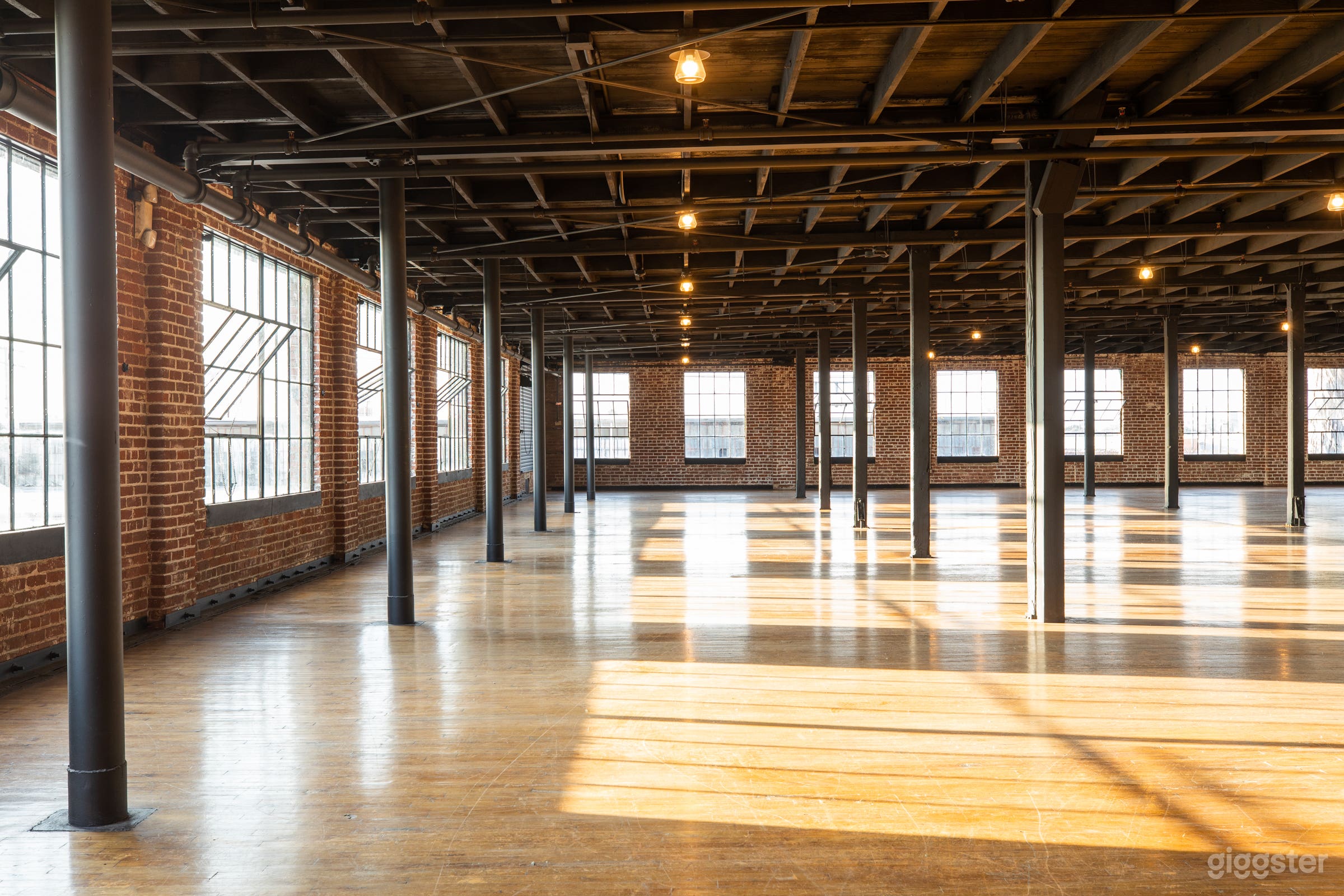 VERSATILE WAREHOUSE COMPLEX: FILM, PHOTO &amp; EVENT  Photo 2