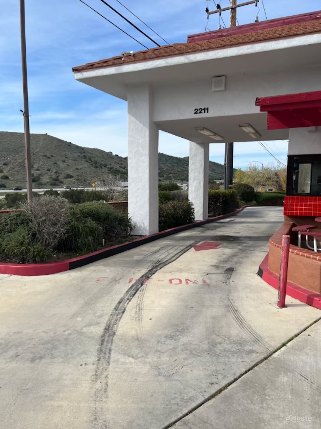 Americana Roadside Burger Restaurant – Mountain Views Photo 1