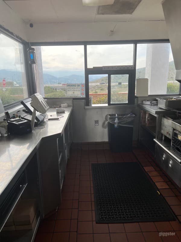 Americana Roadside Burger Restaurant – Mountain Views Photo 3