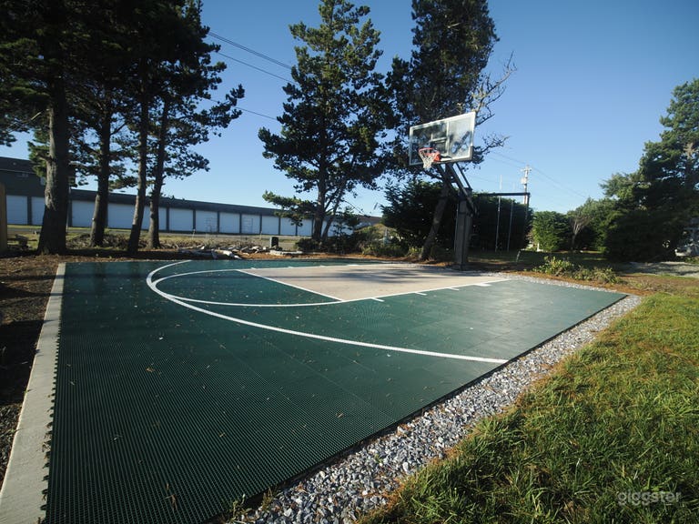  Modern Waterfront Home • Dock • Hot Tub • Basketball Court 