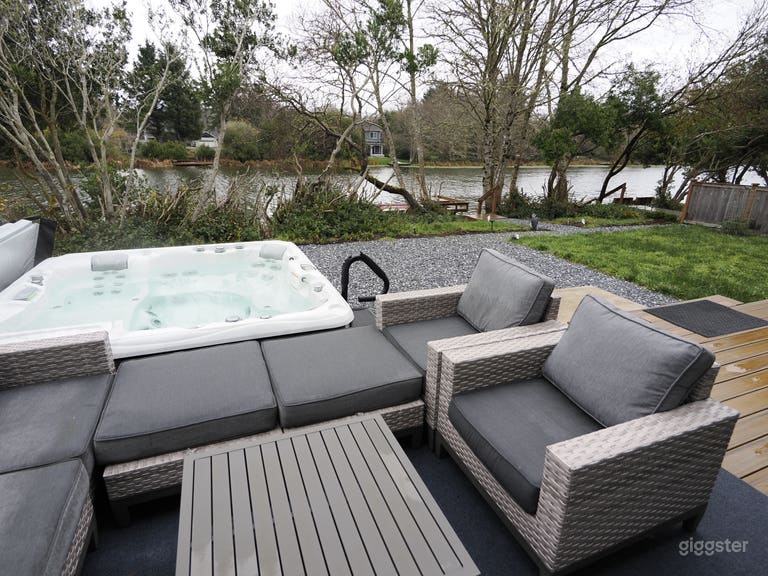  Modern Waterfront Home • Dock • Hot Tub • Basketball Court 