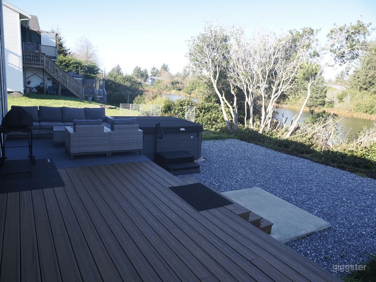  Modern Waterfront Home • Dock • Hot Tub • Basketball Court 