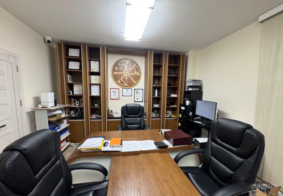 Classy Office Space in an Event Venue Photo 4