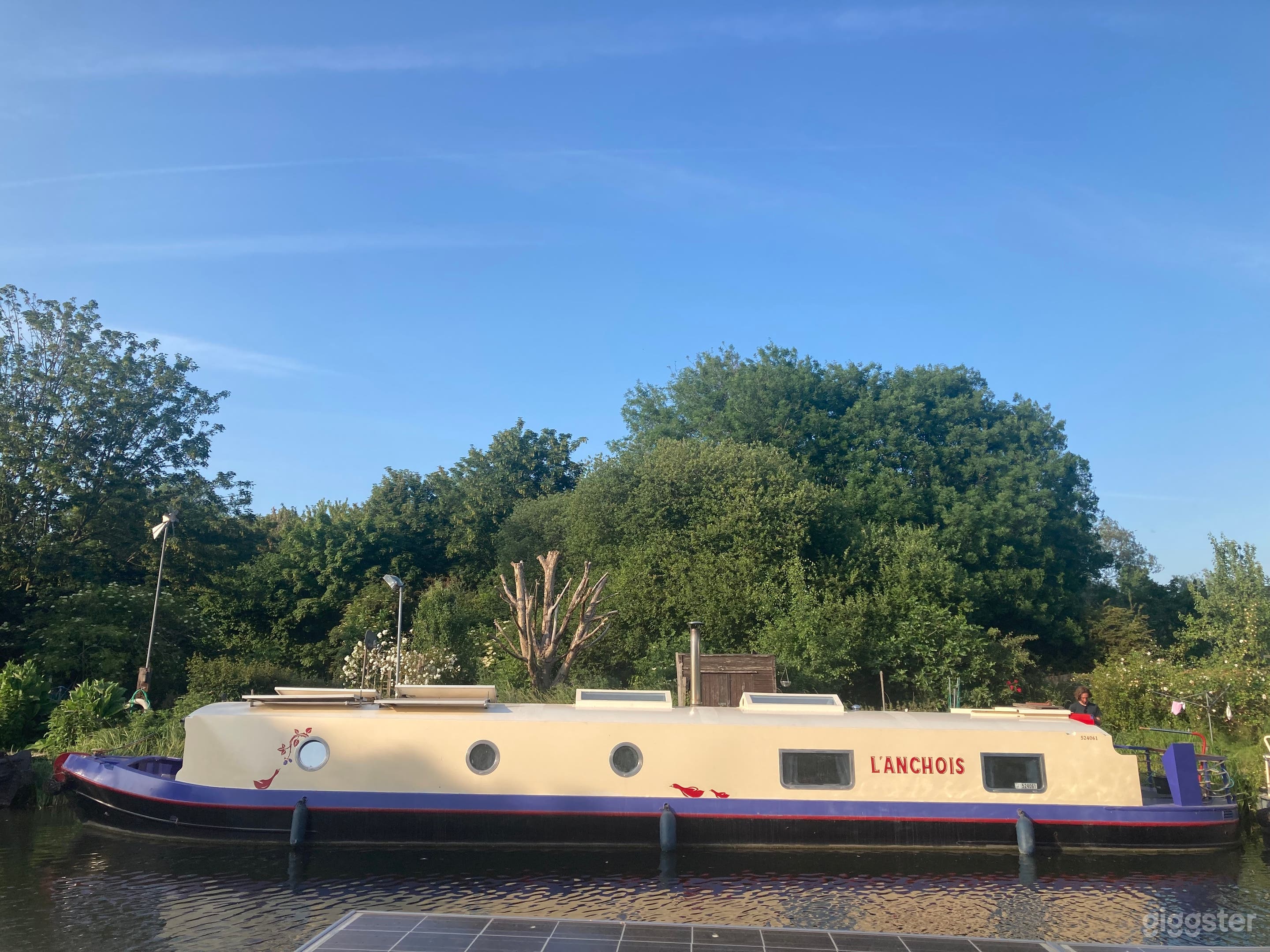 Bohemian Houseboat Photo 3