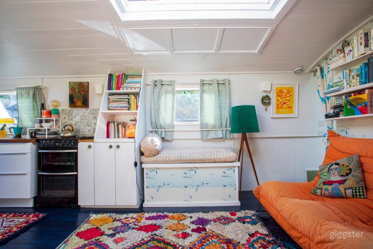  Bohemian Houseboat 