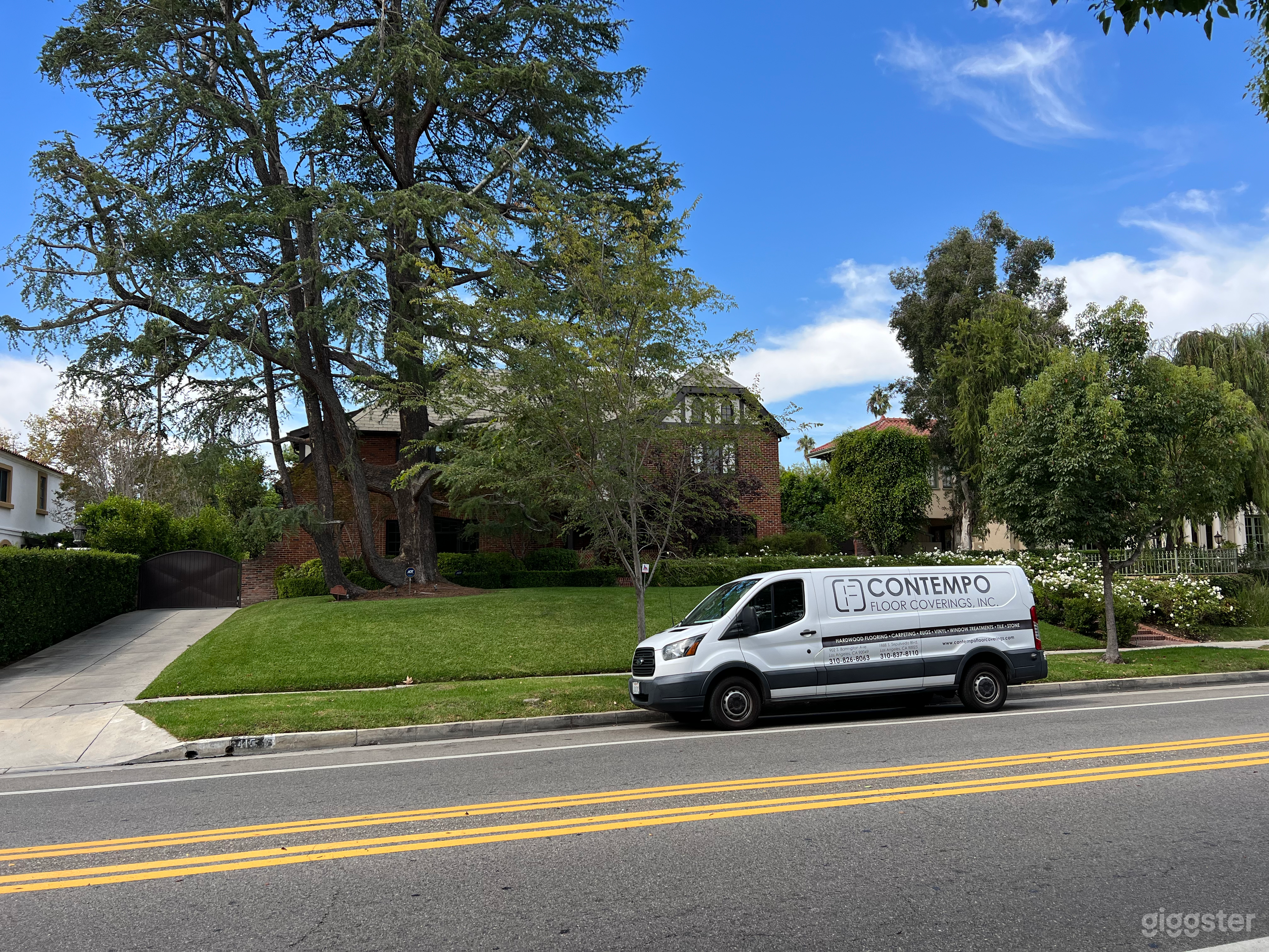 1924 (Rossmore) Tudor Idyllic Home Photo 4